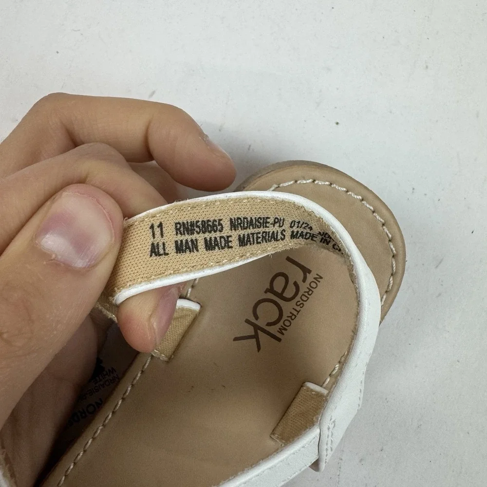 New NWT Little Girls Nordstrom Rack White Faux Leather Daisie Sandals Size 11 C‎
